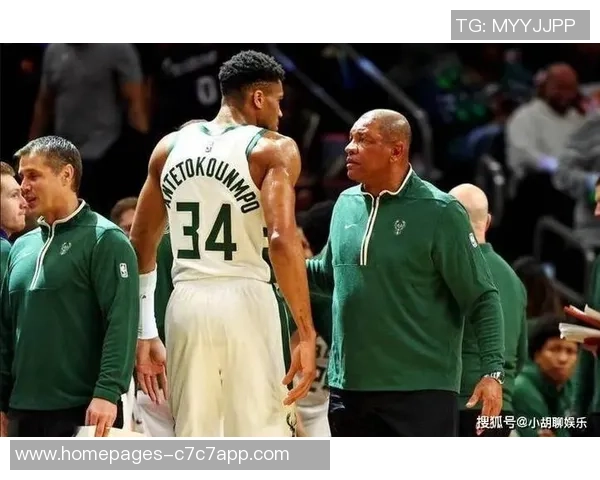 字母哥愤怒撕球衣雄鹿惨败后更衣室内冲突不断引发热议