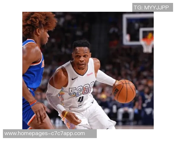 掘金与尼克斯激烈对抗赛场群殴引发球迷热议与争论